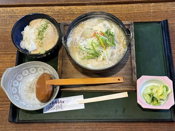 けんちんうどんとミニとろろめしのセット 1,200円