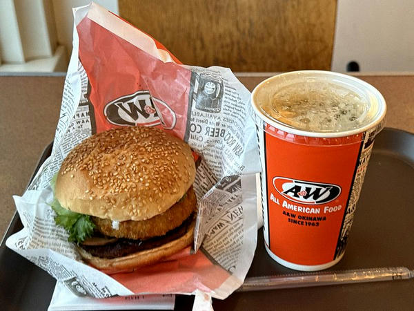 The A&Wバーガー＋ドリンク（R・ルートビア） 1,280円