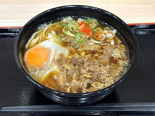 肉うどん 590 円 ＋ 生卵 80円