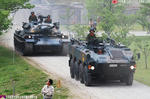 装輪装甲車と戦車