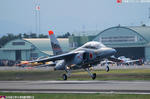 離陸するT-4