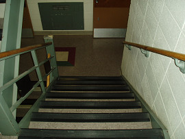 寮の階段