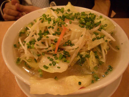 万豚記（野菜湯麺）