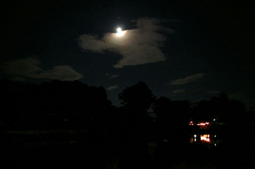 moon.jpg
