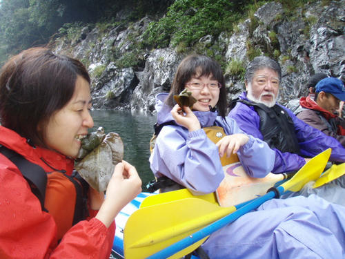 かからん団子をぱくり！！
