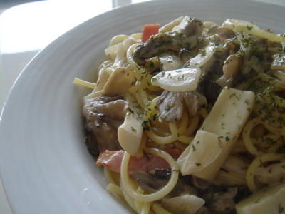 きのこのクリームパスタ