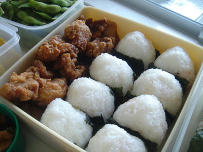 おにぎりと唐揚げ