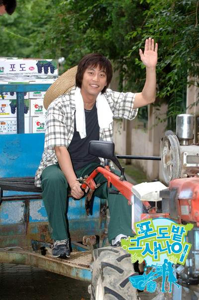 耕運機　似合いすぎw