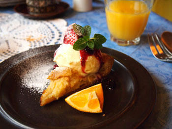 アップルタルトとアイスクリームのケーキ