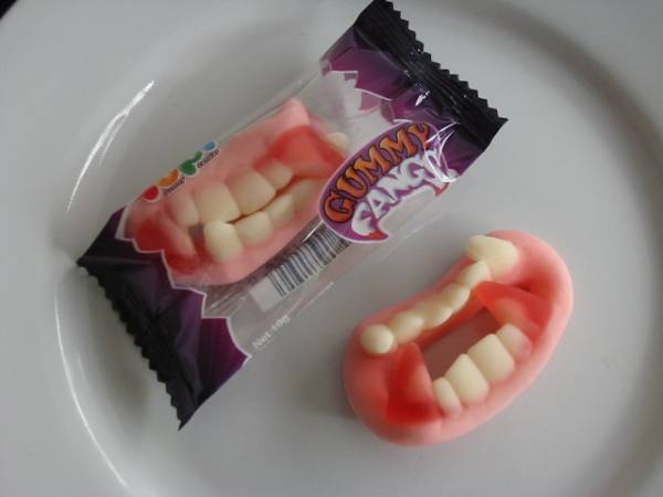 入れ歯型した凄いグミ