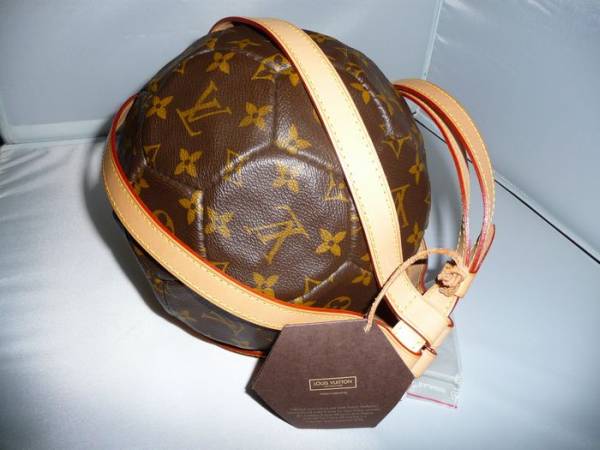 ルイヴィトン サッカーボール