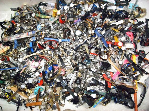 クオーツ 時計 約600個