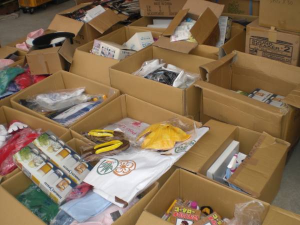 倉庫整理につき在庫商品１００品２０００点ぐらいまとめて！！