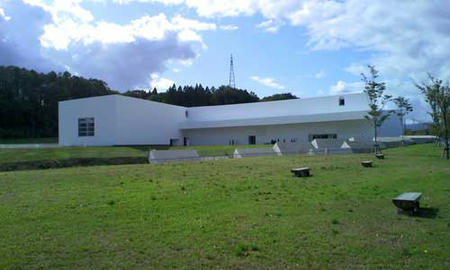 青森県立美術館