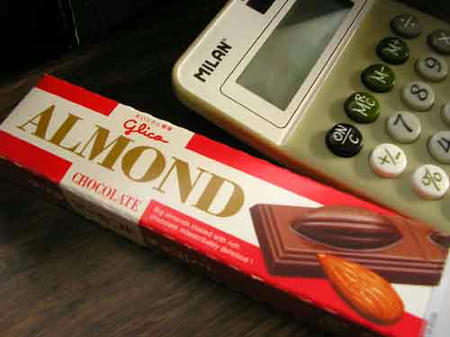 グリコ　アーモンドチョコ
