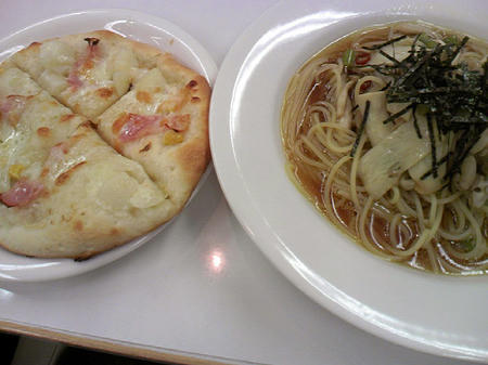 カフェ アボカーレ
