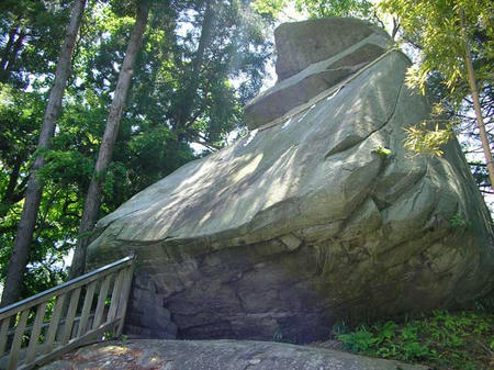 烏帽子岩