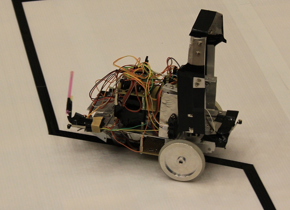 「こぺるにくす」のロボットです。とてもシンプルで、「スマート」という印象を受けました。