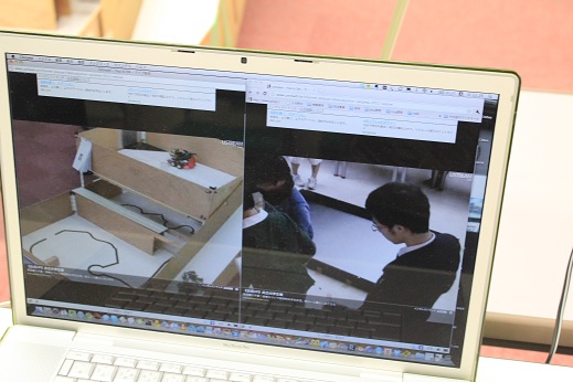 レスキューに関しては壁のせいでフィールドが見えないという問題の解決策としても使用されたみたいです。だからダンスを投影できなかったのかな。