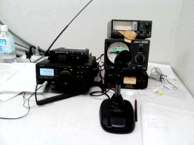 うちの電通部で使用している無線機です。ぶっちゃけ僕個人は無線は全くわかりません(笑)