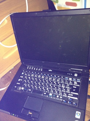 亡くなった祖父から譲り受けたPCです。えーとこれ所謂形見の品ってやつでしょうかね。