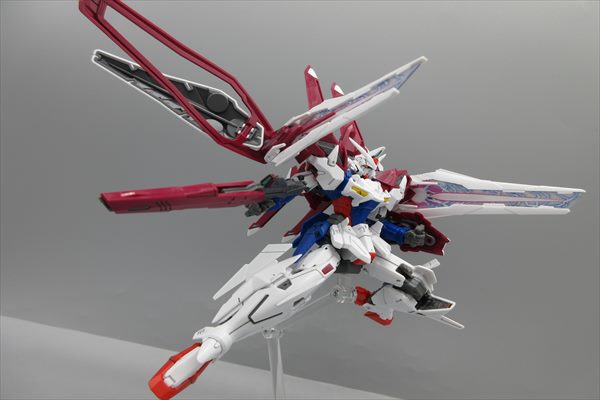 高速飛行モードへの変形を可動ギミックで再現！ガンプラ「HG