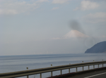 海に浮かぶ富士