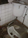 梅月湯　男性用浴場　トイレ個室タンク