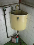 梅月湯　女性用浴場　トイレ個室タンク