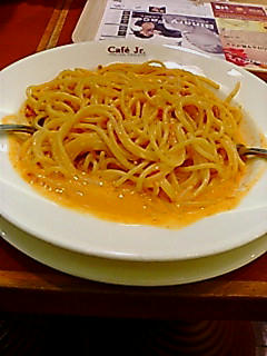 モッツァレラチーズのトマトクリームパスタ