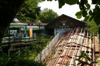 ケーブルカーの高尾山駅