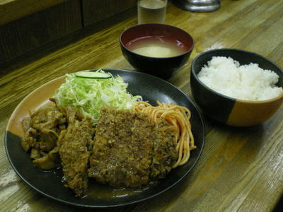 スタッフBはグランのメンチしょうが焼き盛合わせライスみそ汁付７８０円をいただく♪