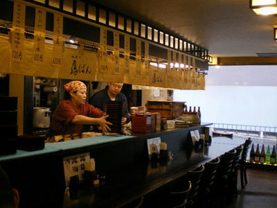 酒味選 地酒や鷹ばん 小川町店はこざっぱりしたいい感じのお店です♪