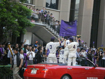 明治大学優勝おめでとう！東京六大学野球春季リーグ戦　優勝パレード♪