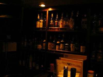 BOURBON & COCKTAIL LIME STONE WATERは暗くて素敵なお店♪