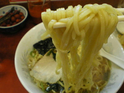 神保町　らーめん　ほん田は太麺で旨い♪