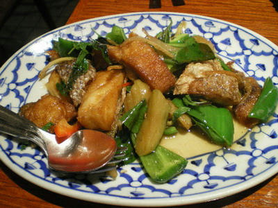 タイ料理『タイスキレストラン　ムアン・タイ・なべ』魚の辛炒め♪