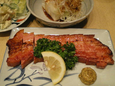 神保町　加賀廣のベーコン焼きはホッペが落ちる♪