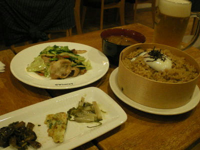 自給自足屋は国産無農薬 産直の素材が楽しめる食い呑み処です♪