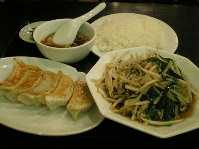 神田餃子屋のニラ定食♪