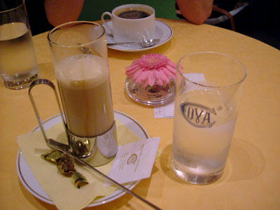 ミラノ風カフェ　『COVA』　チョコレートのおまけが嬉しい♪