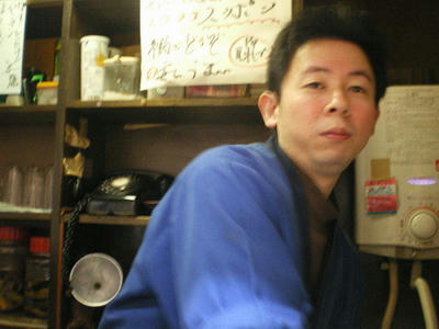 新宿西口　思い出横丁の珍品スタミナ料理『朝起（あさだち）』の素敵なお兄さん♪