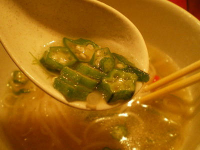 トンプー菜麺には野菜がいっぱい♪