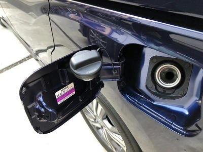 給油キャップに紐がついていてリッドにホルダーがついていた Stepwgn Spada Hybrid G Rp5 のカスタマイズの記録