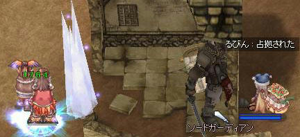 剣に占拠されたボロ屋