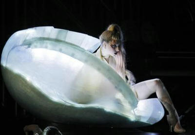 gaga2.jpg