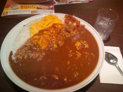 ココイチ　CoCo壱番屋　チキンにこみカレー スクランブルエッグ