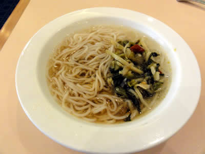 ホテルの朝食ラーメン