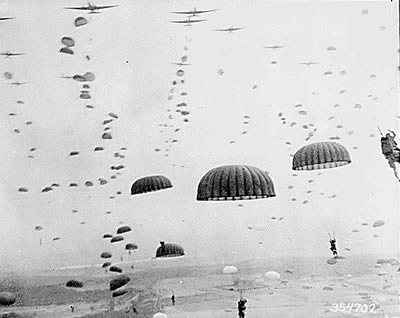 U.S_Army_paratroopers_1944.jpg