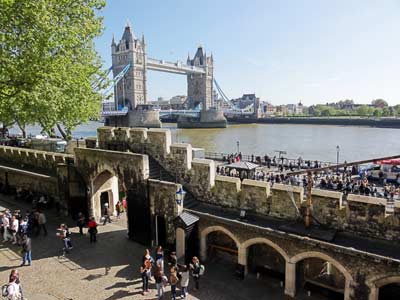 towerbridge_aus_tower_of_london.jpg